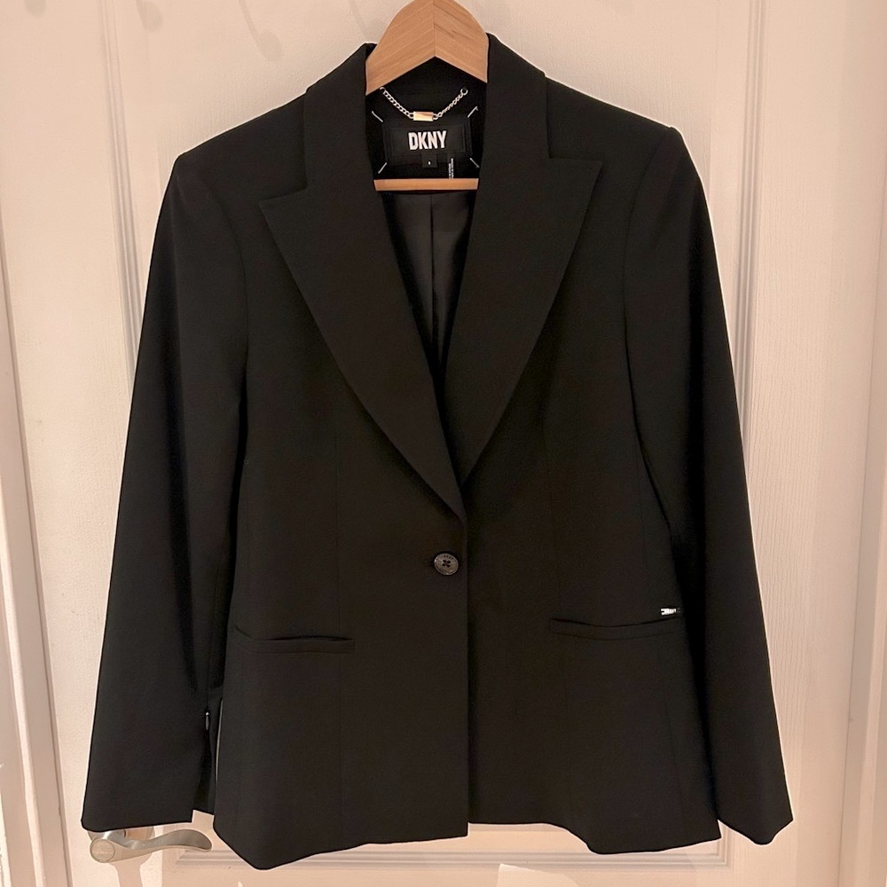 DYNK Deep Black Blazer size 6